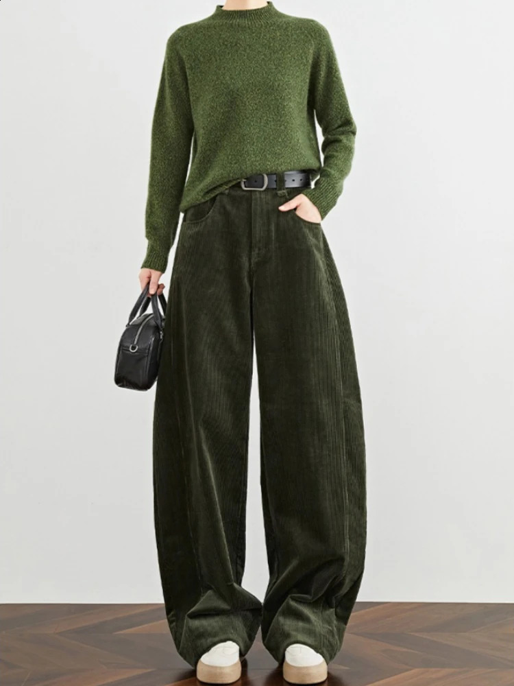 Vintage Hong Kong Style Green Corduroy Pants for Women Thickened and Fleece-Lined Wide-Leg Scimitar Pants for Winter 260916