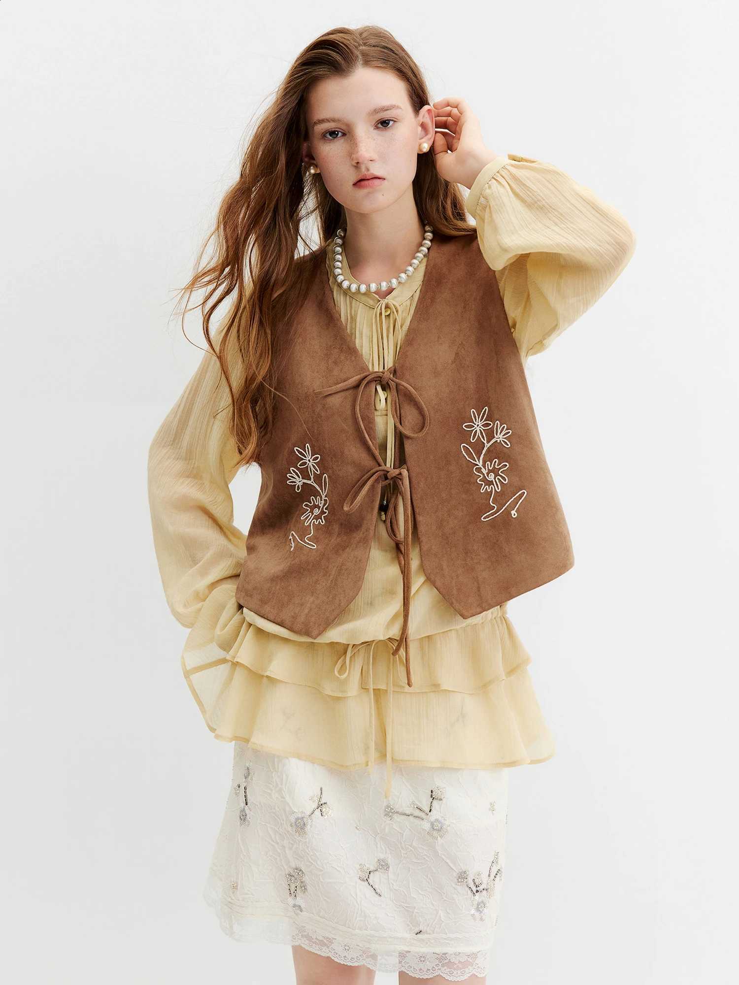Womens FSLE 2026 Fall New Faux Suede V-Neck Lace-Up Vest Embroidered Cropped Layering Top Vintage Boho Chic Style StreetwearW260915