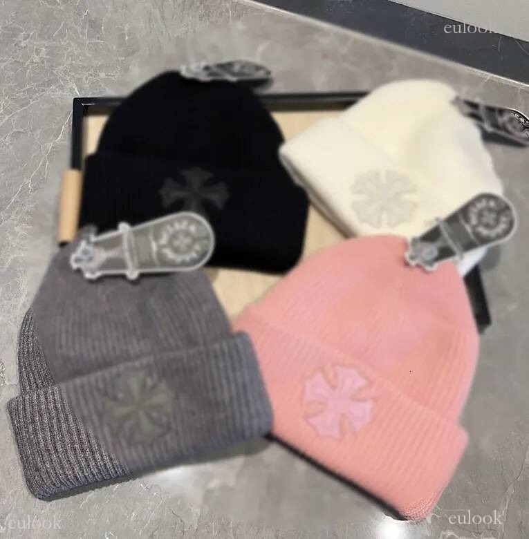 cross Beanie Mens Chrome Cap Womens Beanie Design Small Leather Label Cold ch Hat Casquette Luxury Winter Pullover Cuff Thickened Ear Protector Birt