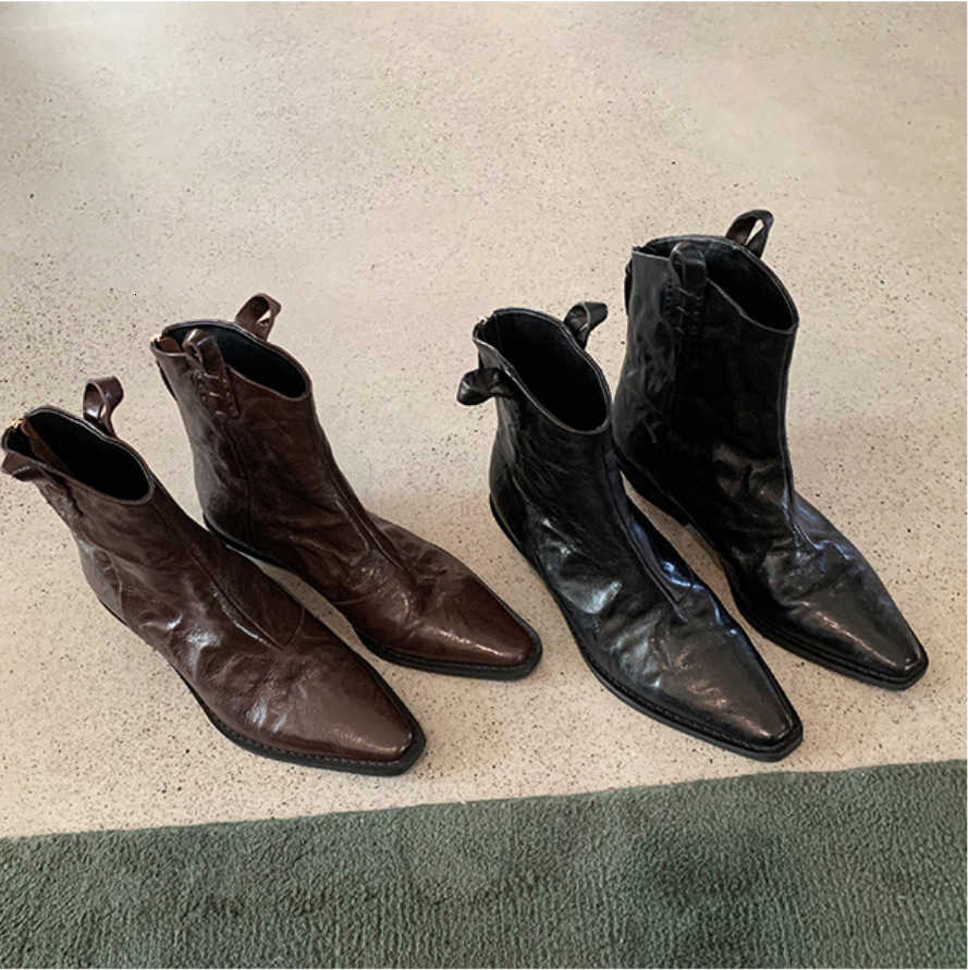 Boots 2026 New fashionable Women's Pointed V Mouth Thick Heel Wrinkle Western Short Boots for Women D260916