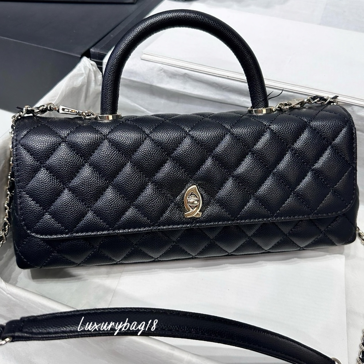 10A womens quilted caviar patterned leather handbag with flip top cover rectangular body circular top handle with detachable chain strap for cross b