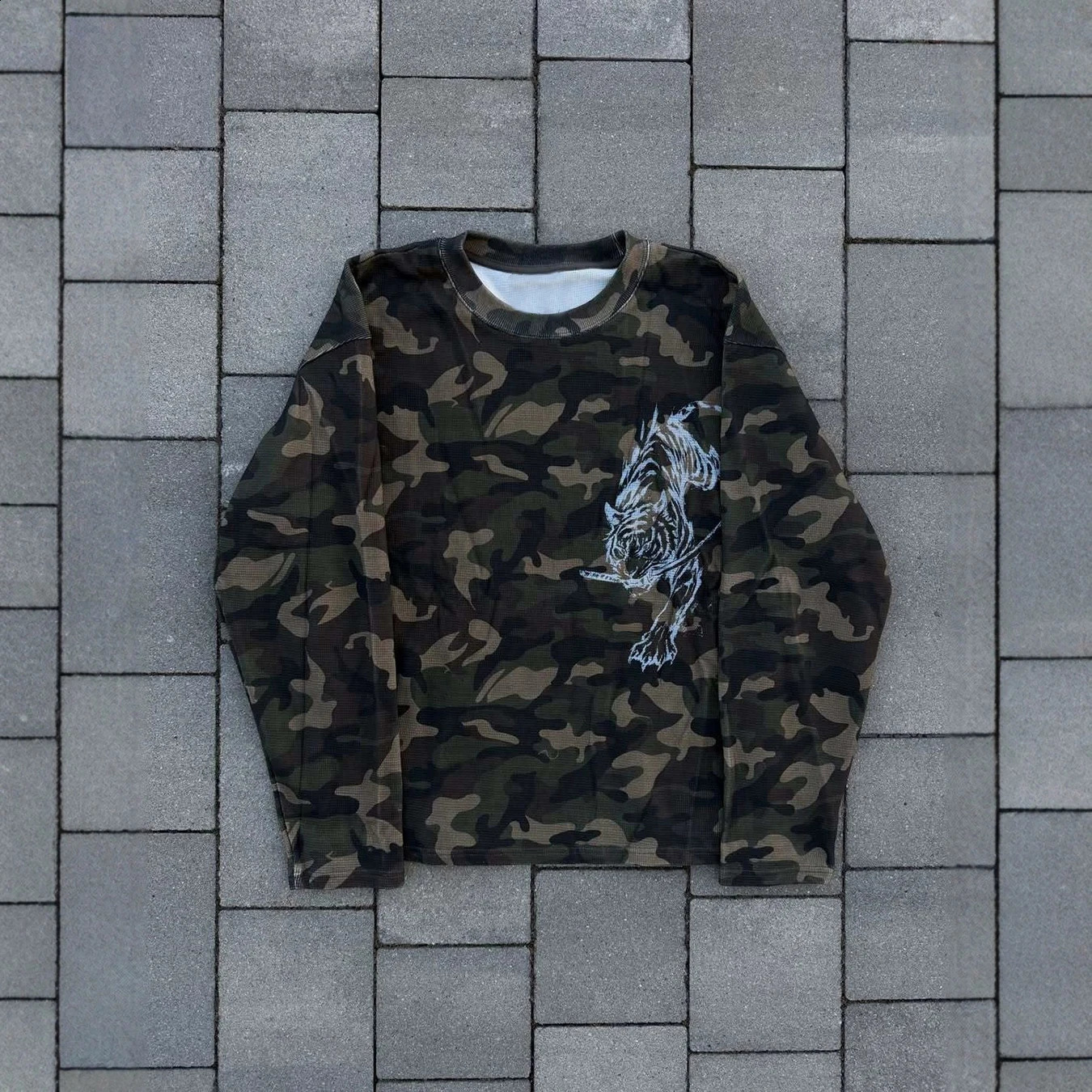 Autumn and Winter Y2K High Street Camouflage Mens and Womens Waffle LongSleeved Distressed Tiger Print Loose TShirt 260916