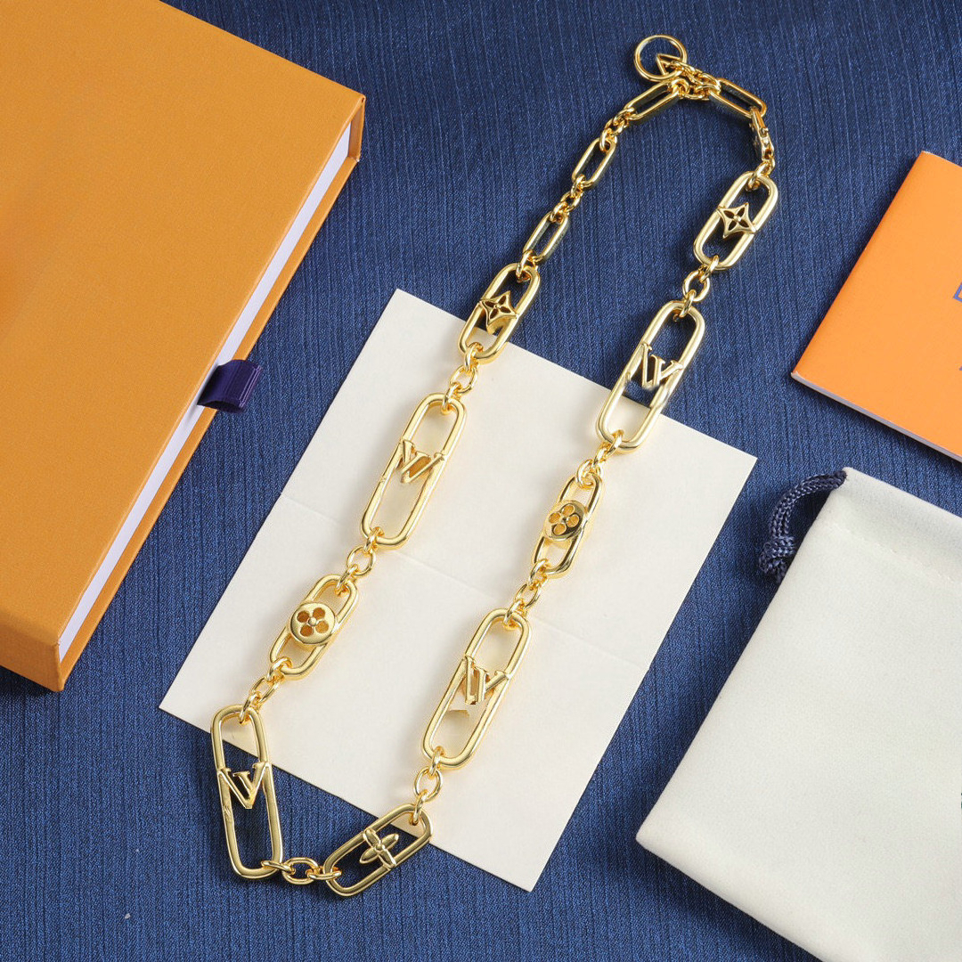 Hollow Letter Necklace Designer Jewelry Luxury Charm Classic Gold Silver Plated Chain Necklace For Men Women Love Birthday Gift
