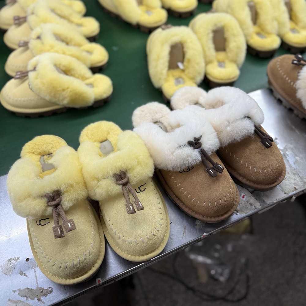 Snow boots new winter style Keget brand closed-toe design little yellow chick pattern sheepskin and fur combined easy-to-wear slip-on fluffy slipper