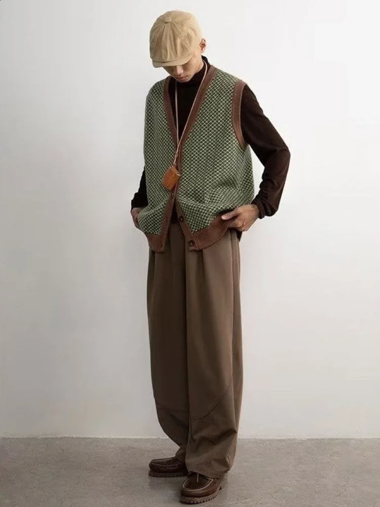Autumn Trendy Green Retro Knitted Vest Men Cardigan Button V-neck Neutral Couple Japanese Hong Kong Style Versatile Knitwear 260916