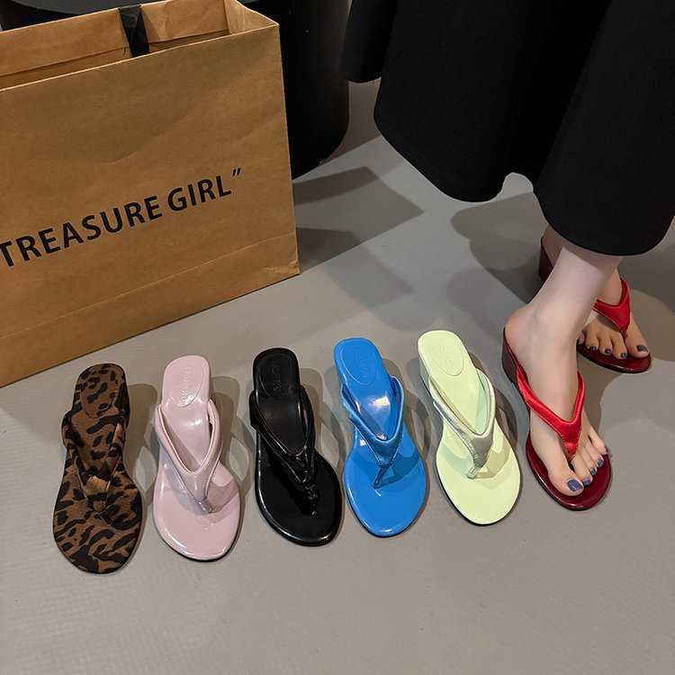 2026 Summer New Korean Style Women's Toe-Clip Wedge Sandals for Outdoor Wear Leopard Print Mid-Heel Flip-Flops Fashionable Sandals Q260916