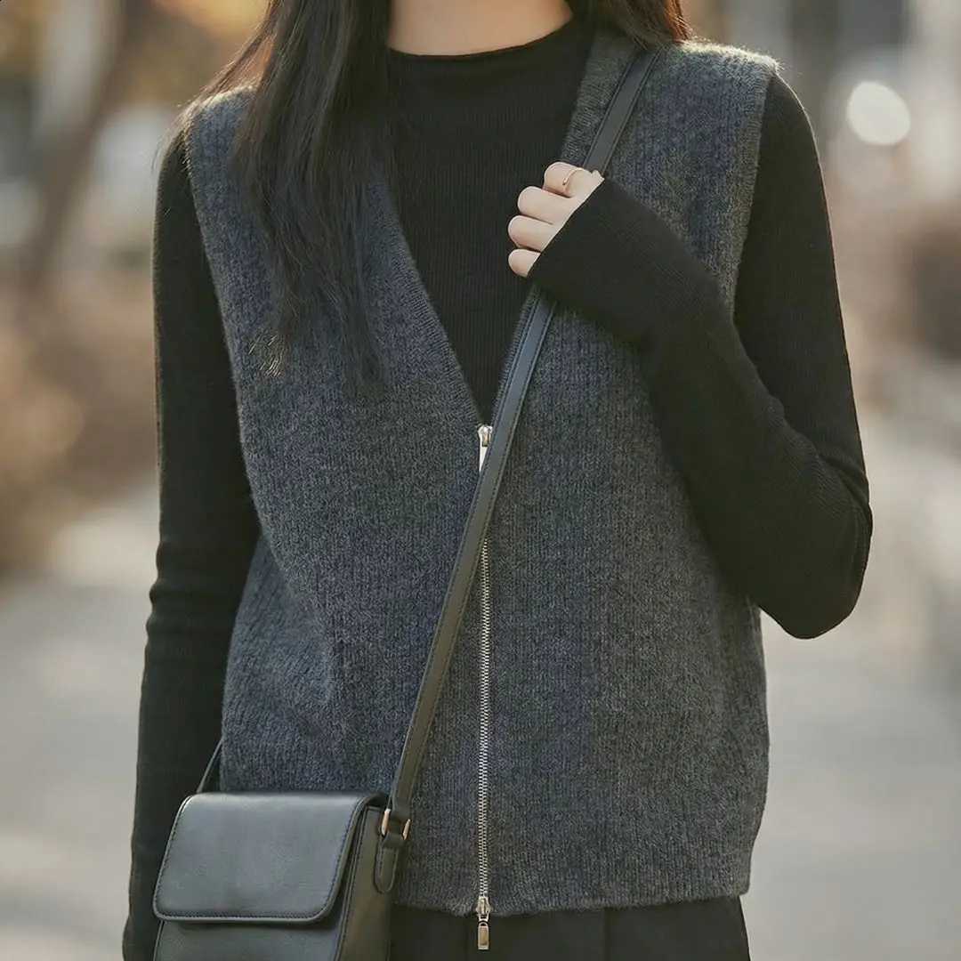 Wool WinvyNee Pure Women's 100% Deep V Zipper Vest Cardigan Casual Relaxed Warm Knitted Sleeveless Daily Outerwear C1673010W260915