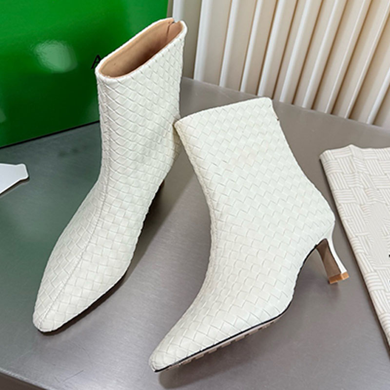 Supple Intrecciato nappa leather Kitten heel boot Fall Winter 2026 show Ladies pointed toes Versatile boots Sexy comfortable Smart casual women boot