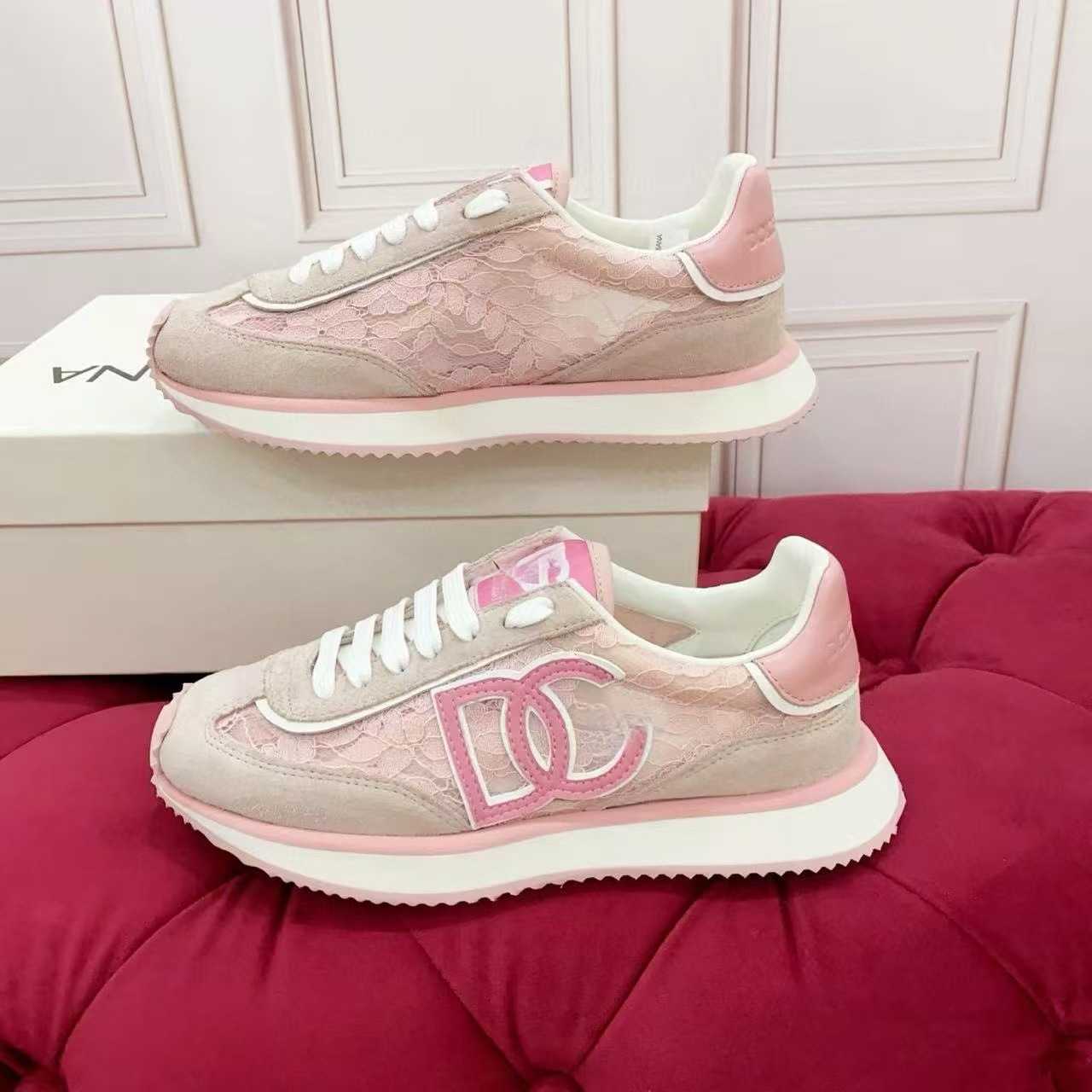 2025 Autumn New Collection Lightweight breathable mesh sneakers with a thick sole featuring combination of suede and genuine leather colorblocked de