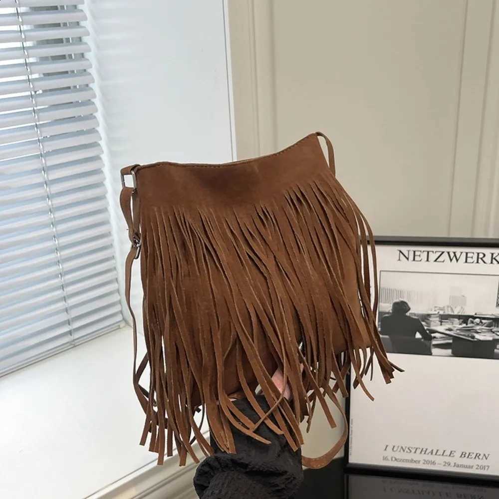 Designer Large Tassel Saddle Bag Capacity Vintage Style Boho Style Shoder Bag Underarm Pouch Fringe Design Messenger Bag J260916