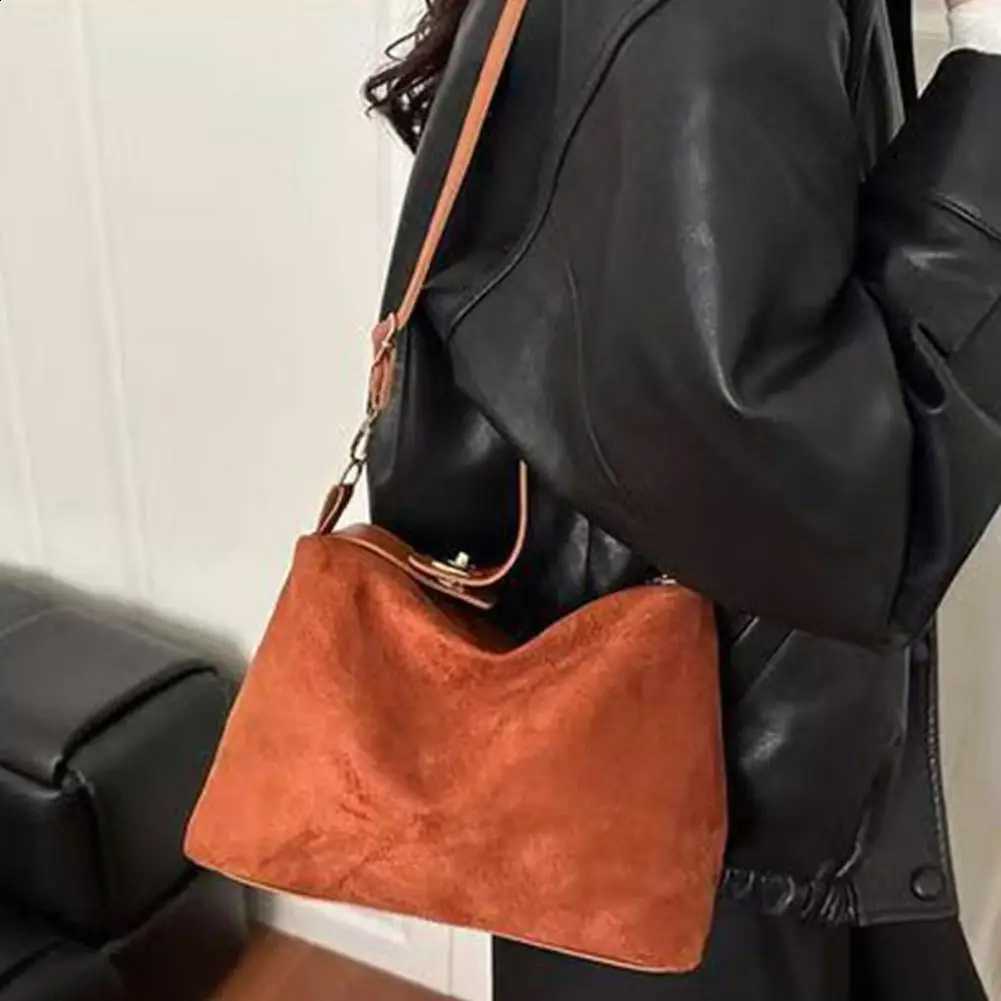 Designer Crossbody Suede Wen's Frosted Bag Versatile Underarm Tote Handbag New Single Shoder Bag for All Seass J260916
