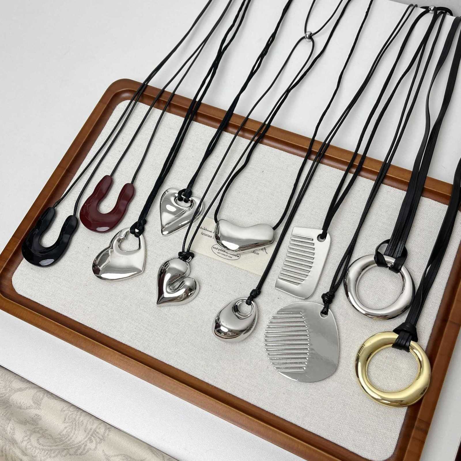 Irregular 2025 New Geometric Love Comb Pendant Necklace Pull Adjustable Fashion Temperament Women Accessories GiftT260916