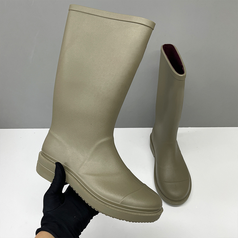 2026 Designer Rain Boots EU41 Women Welly Boots Waterproof Rainboots Luxury Knee High Boots Casual Rubber Boot Water Shoes Rain Shoe Work Booties 91