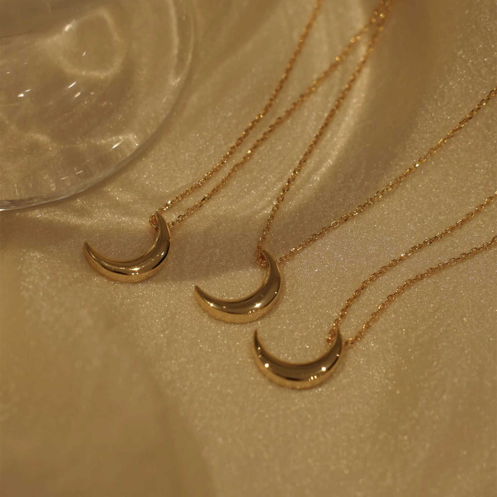gentle style vintage and simple moon pendant necklace light luxury exquisite luster collar chain party woman giftsT260916