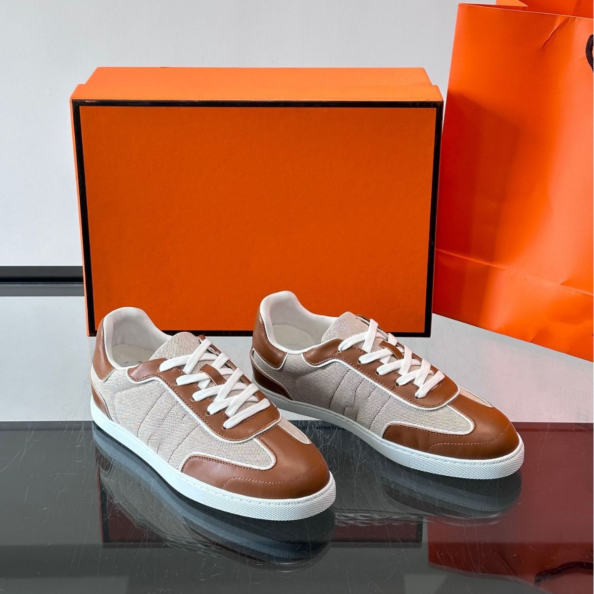 Men's Retro Low Top Sneakers, Brown Faux Leather & Canvas Patchwork Shoes, Flat Lace-up Daily Footwear, With Gift Box Pack, Classic Casual Seri