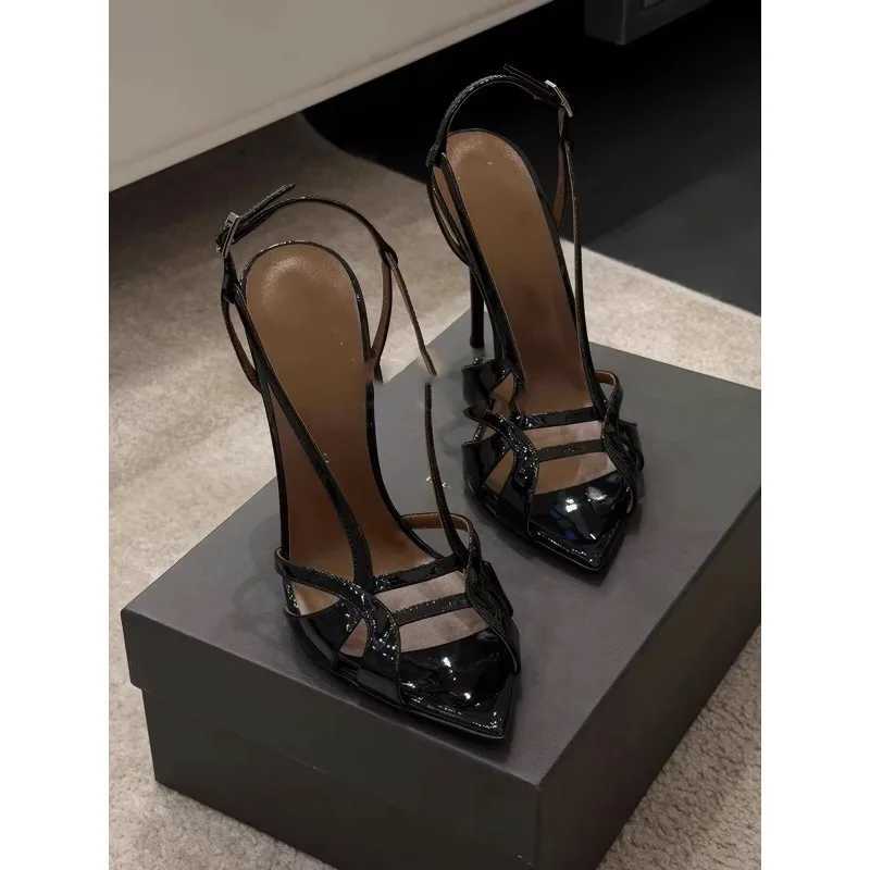 Sharp Pointed Buckle with Sandals for Women in Summer Blk Patent Leather sexy Style Hollowed out Design Fishmouth High Hee Q260916