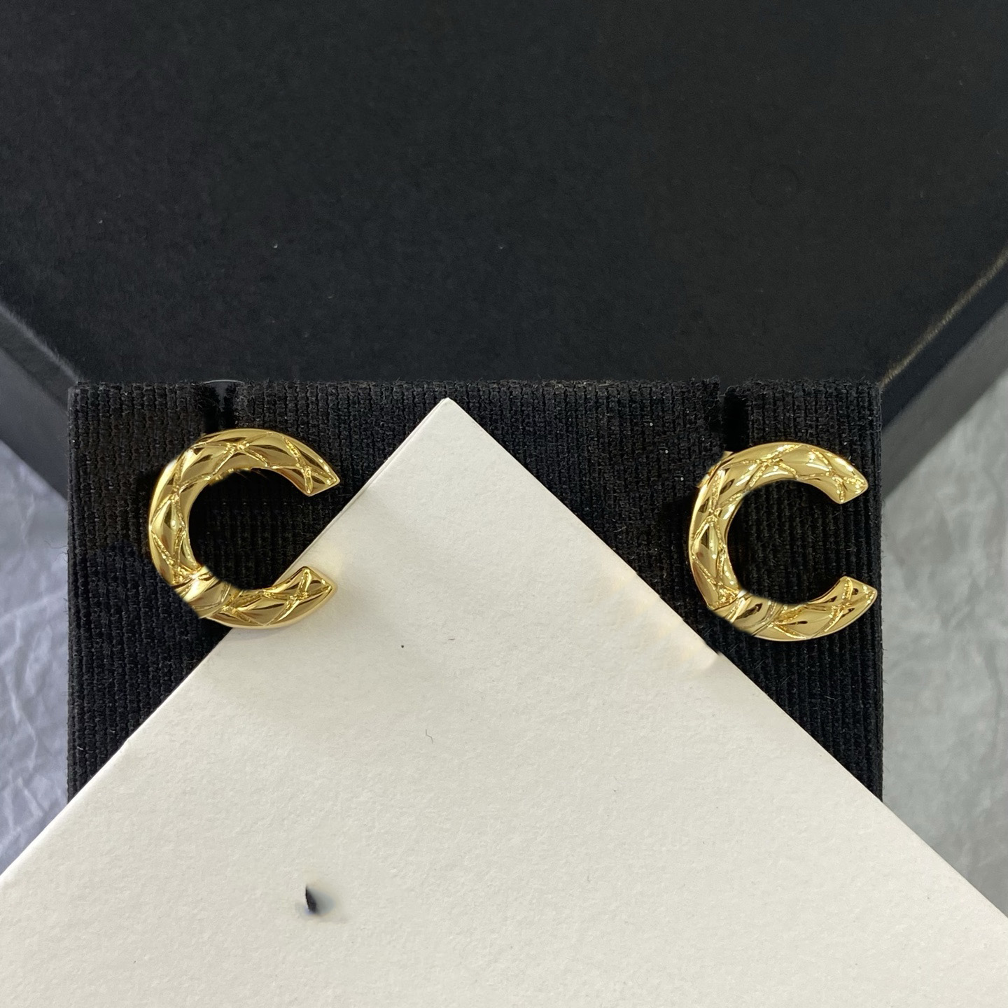 Designer Stud Metal Fashion Charm earrings C High-Quality Luxury Letter Style with Diamonds Pearls Fashionable Gift for Women cc ftye