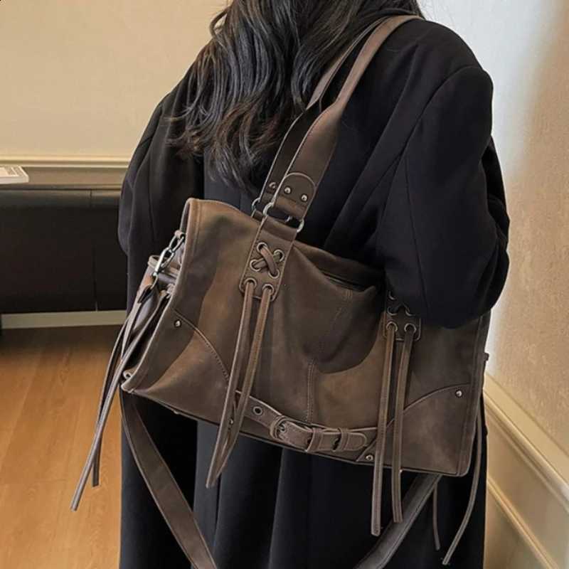 Designer Wen Motorcycle Horiztal Handbag Tote Storage Tassel Design low Shoder Bag Trendy Large Capacity Soft Underarm Bag J260916