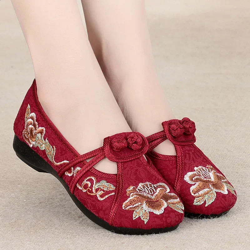 zapatos de mujer women fashion round toe wine red spring slip on anti skid flat shoes lady casual plus size dance loafers a318 260916