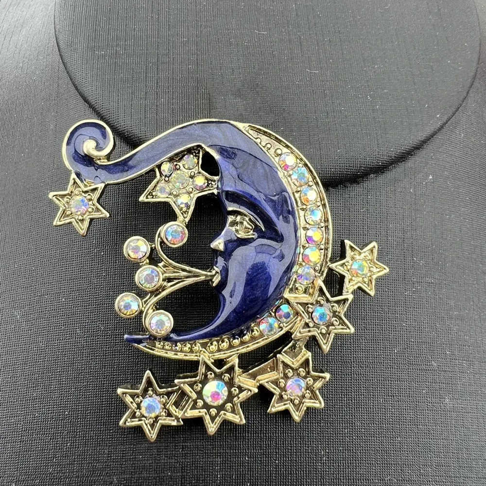 Delicate Vintage Dreamy Cute Heavy Blue Enamel Star Moon Brooch Large Size Luxury Jewelry Unisex Badges Retro Pins J260915