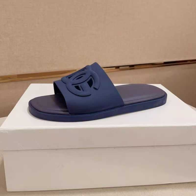 2026 Summer New Letter Hollow Men's Slippers Casual One-Strap Sandals Outdoor Beach Shoes for Men Q260916