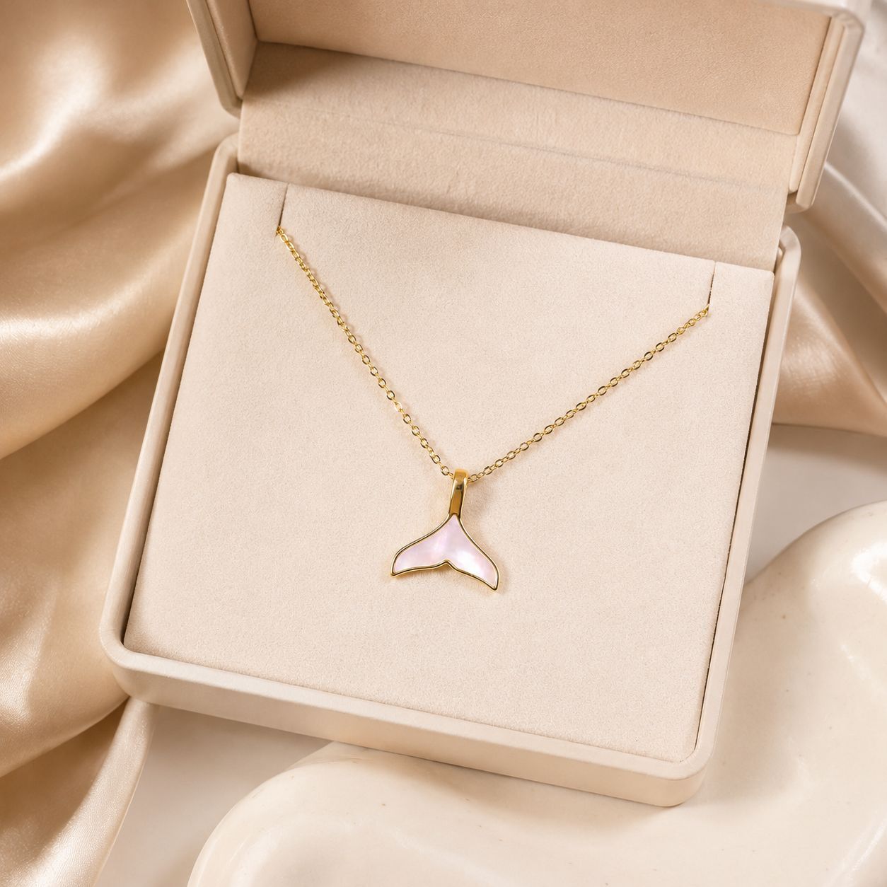 18K Gold-Plated European And American Style Mother-Of-Pearl Fish-Tail Copper Pendant Necklace, Trendy Clavicle Chain For Women, A New Hit Item On Do