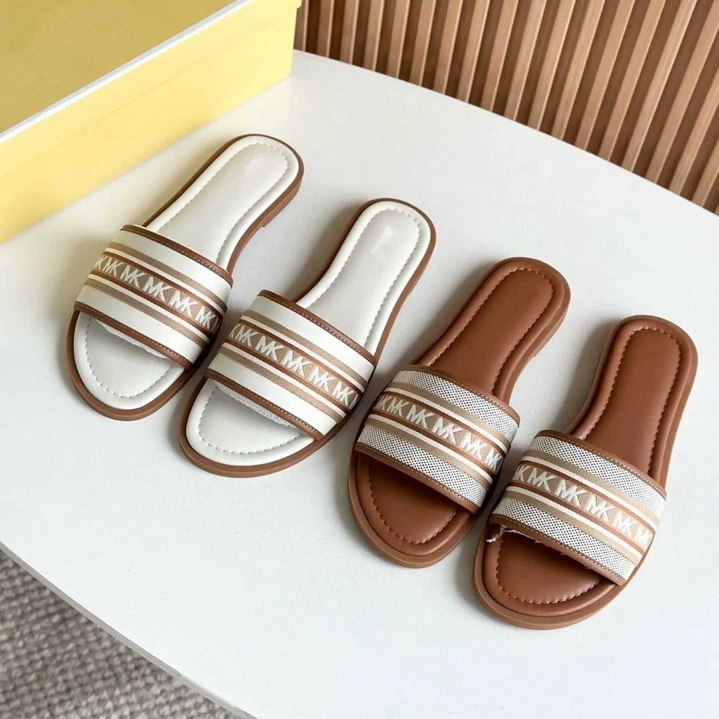 Women's open-toe wooden sole slippers for outdoor wear 2025 summer new style with letter embroidery fashionable and versatile flat sandals Q260