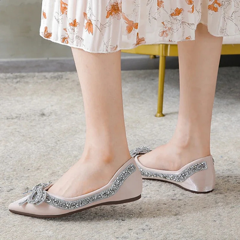 Plus Size 3543 Autumn Fashion Women Shoes Bling Crystal Bow Pointed Toe Flats Slip on Boat 260916