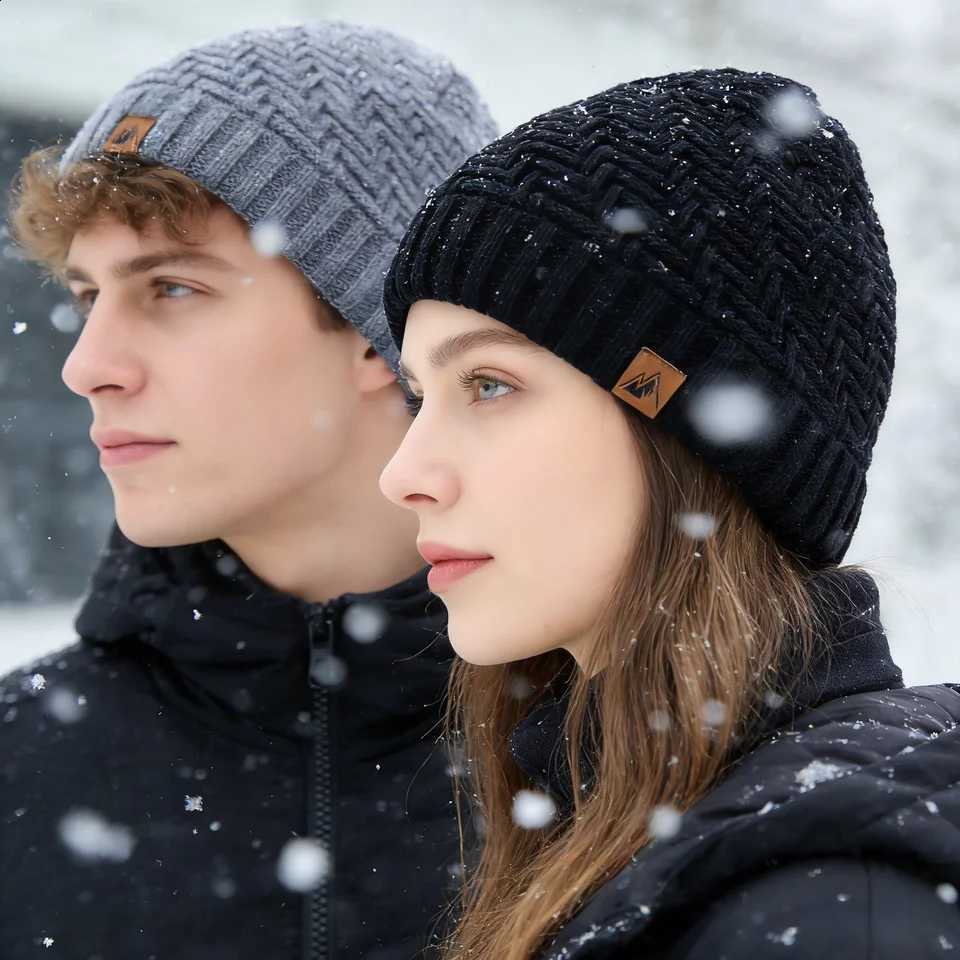 1Winter Labal Unisex Hats Peak Fashion Knitted Hats For Men And Women Beanie Cap Outdoor Plush Fur Lined Warm Sports Hats L260915