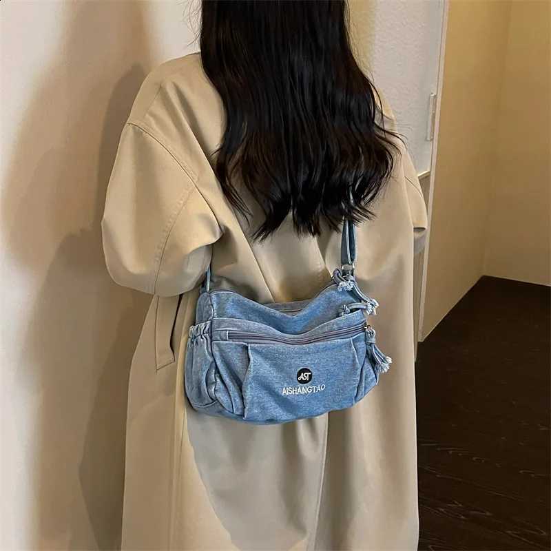 Designer Mailman Vintage Pleated Casual Bag Large Capacity Denim Crossbody Bag New Letter Embroidery Versatile Shoder Bag for Wen J260916