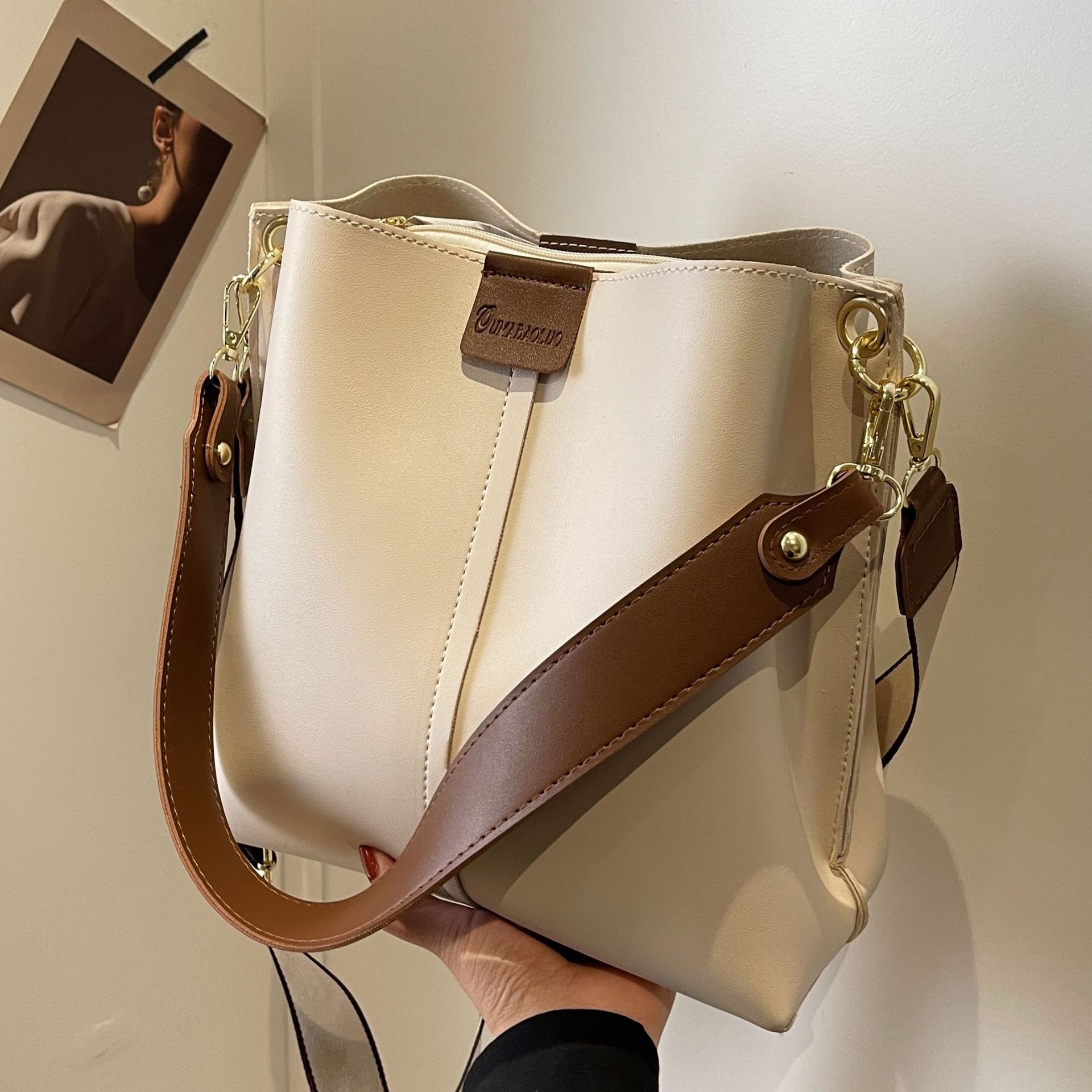Large-capacity bucket for women, 2026 new vintage fashion wide strap crossbody bag, popular single-shoulder handbag tote bag