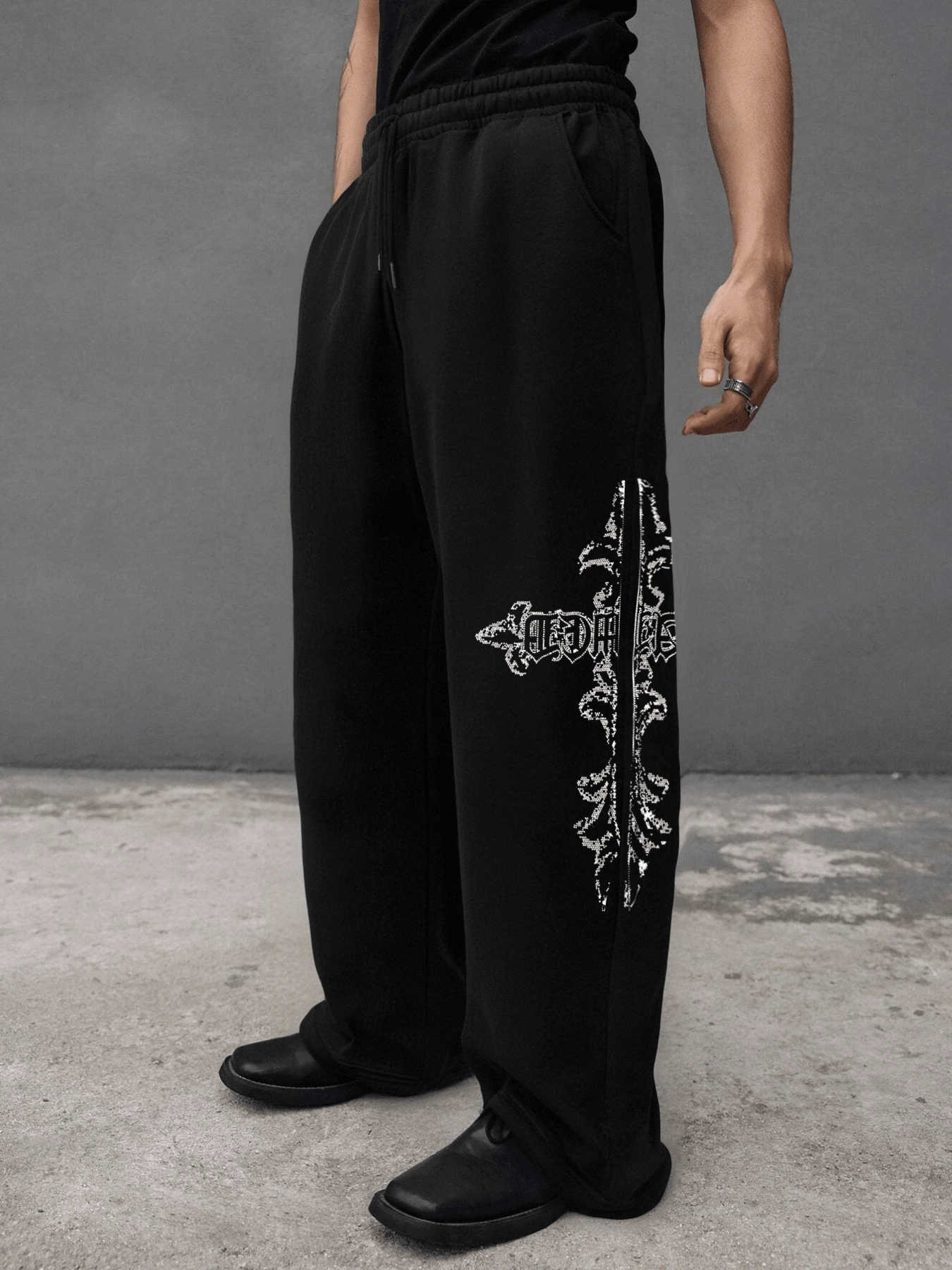 a Cross-print with straight-leg sweatpants loose fit. Unisex street style and casual style. Comfortable in all seasons. D260916