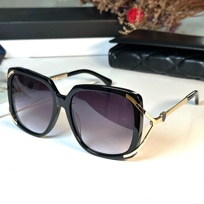 Classic Large frame Rectangular Sunglasses 8067 Personalized Hollow Fine Metal Legs with Brand Love Logo Design Gradient Grey Lens Outdoor Travel UV