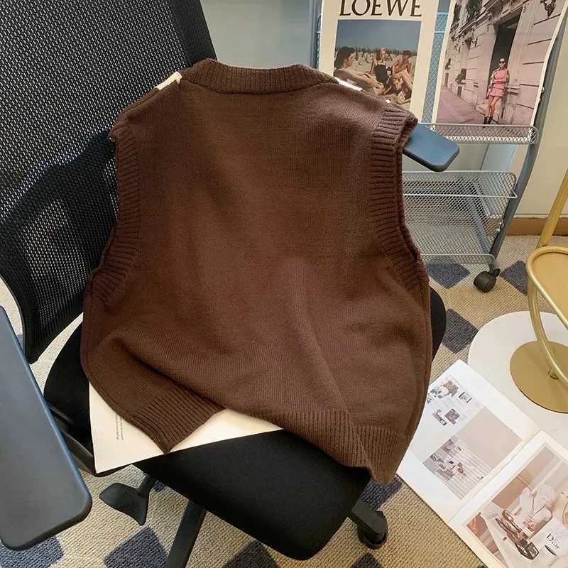 Autumn Women's V-neck Grid Spring Knit Vest New Fashion Sleeveless Camisole Short Cardigan Sweater Waistcoat Plaid Vest JacketW260915
