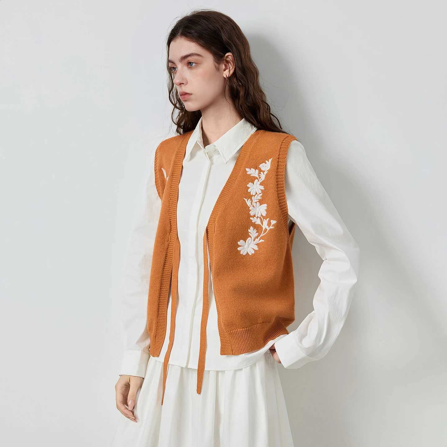 Women's Embroidered Knit Vest TOYOUTH 2026 Autumn New Slim Fit V Neck Tie Waist Vintage Floral Layering PieceW260915