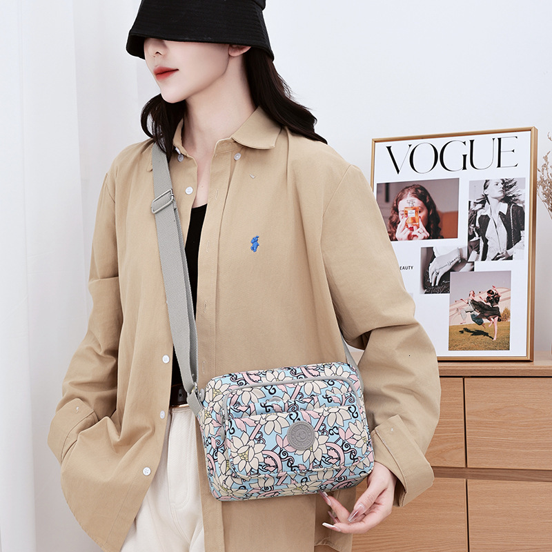 New Cross-Border Floral Canvas Nylon Crossbody With Multiple Compartments, Waterproof Casual Shoulder Bag, Large-Capacity Commuter Bag For Women Des