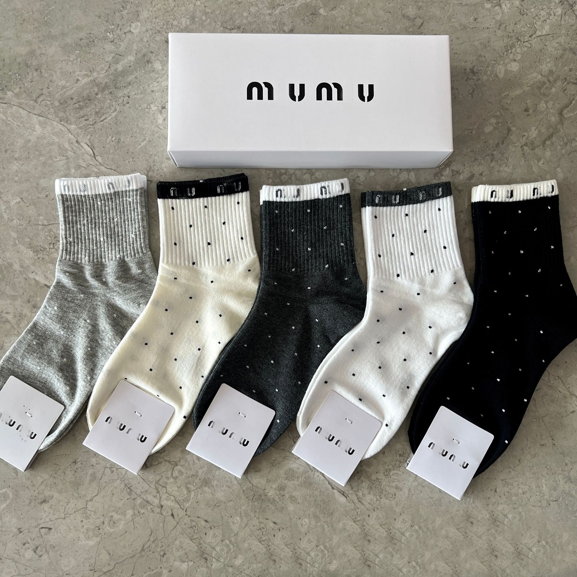 5 Pair Designer Womens Mens Luxury Pure Cotton yoga Black white and multiple colors Sports And Stockings Mid length Socks S tu XL