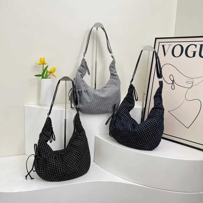 Designer Lazy Korean Style Ins Cow Horn Bag Large Capacity Canvas Bag Pleated Plaid Cmuting Shoder Crossbody Bag for Wen J260916