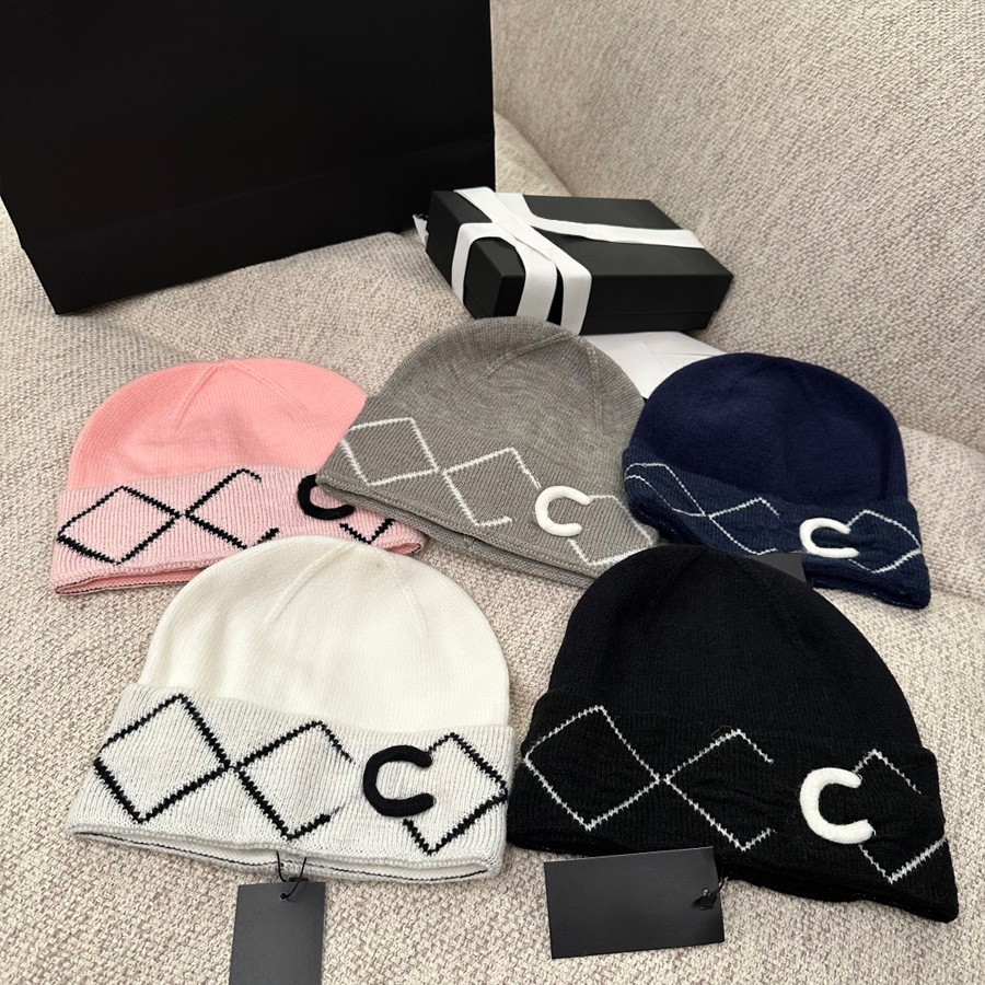 Bonnets de créateurs Femmes Lettre Modèles Tricot Cap Hommes Bonnet Tricot Chapeau Casquettes Dôme Cap Protéger Les Oreilles Coupe-Vent Garder Au
