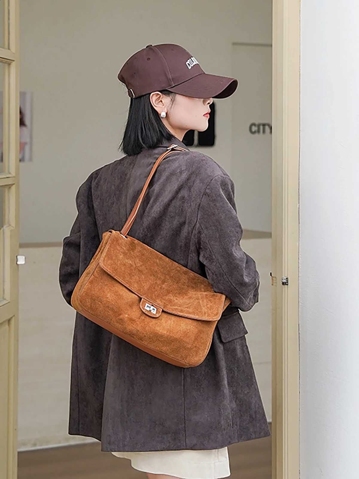 Designer New Genuine Leather 2026 Shoder Bag Wen Flap Turn Lock Crossbody Bags Real Cowhide Suede Hobo Messenger Tote Purses J260916