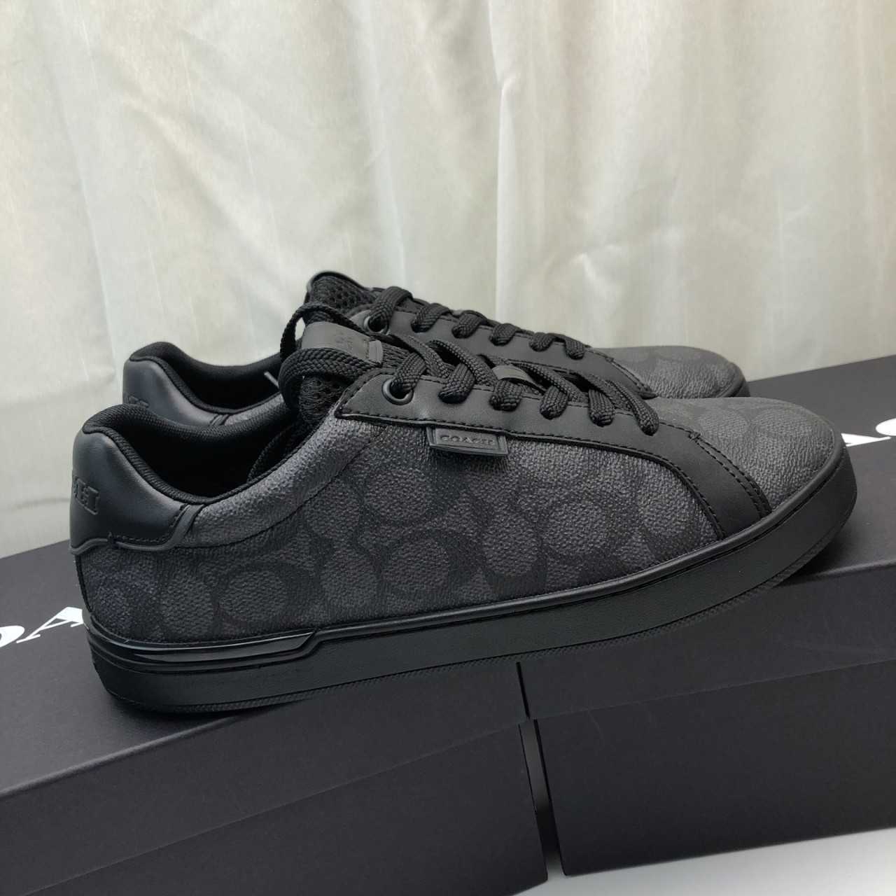 High-end luxury men's casual canvas shoes trendy brand with a sophisticated European style suitable for everyday wear Q260916