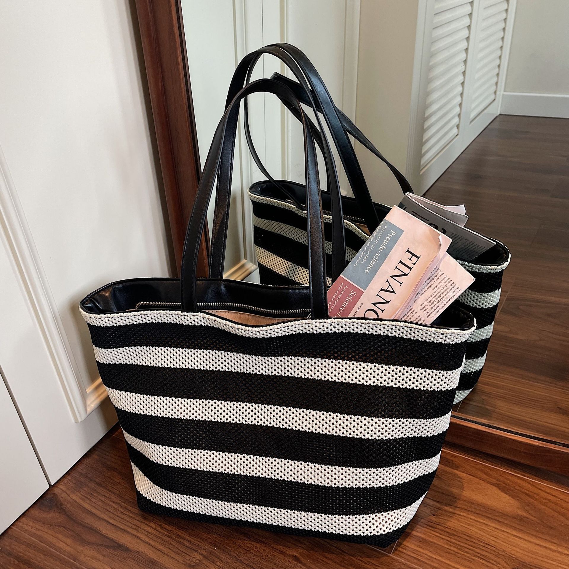 High-End Black and White Striped Tote Woven Large Capacity Shoulder for Women Lazy Style Lightweight Vacation Shopping Bag