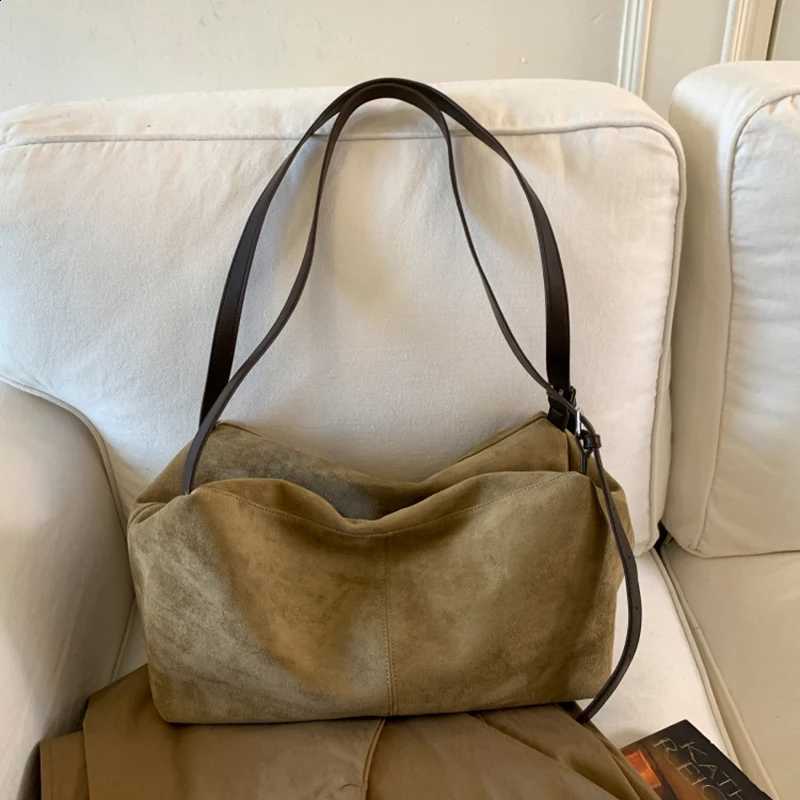 Designer for Versatile Tote Bag Wen New Faux Suede Large Capacity Premium Single Shoder Lightweight Underarm Bag Trendy J260916