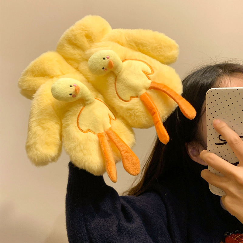 Cute and Quirky Little Yellow Duck Plush Gloves Women, Winter Fleece-Lined Warm Neck Hanging Gloves, Cold-Proof Riding, Full-Fingered for Students