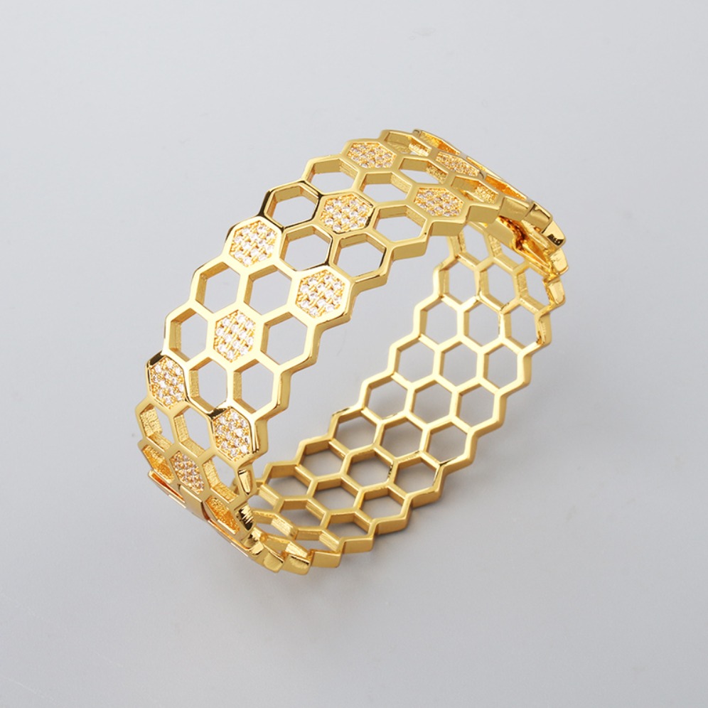 Designer Gold Plated Honeycomb Bangle Inlaid Clear Rhinestone Elegant Women Statement Jewelry for Wedding Party Daily Occasions