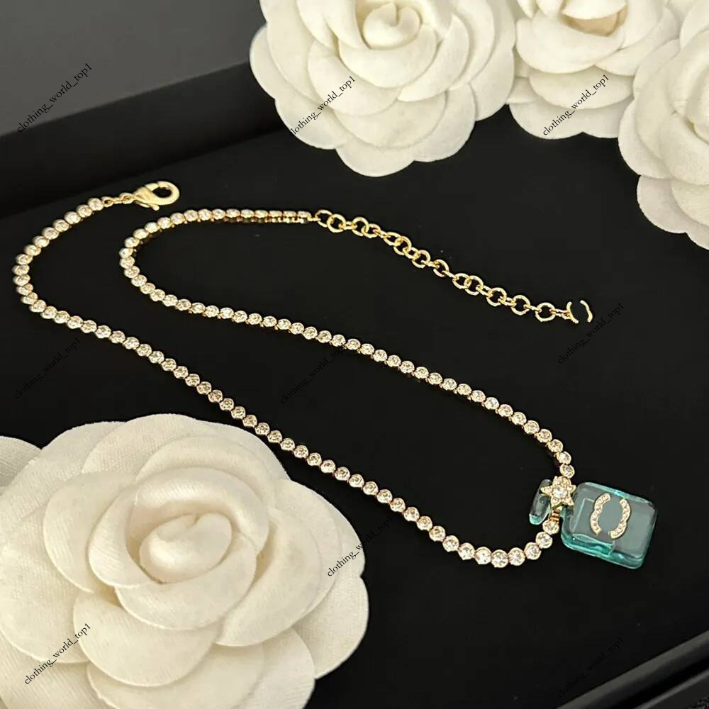 Top Style Luxury Designer Necklace Pendant Necklaces Designers Copper Diamond Letter Brand Men Women Wedding Jewelry High Quality Fashion Accessory