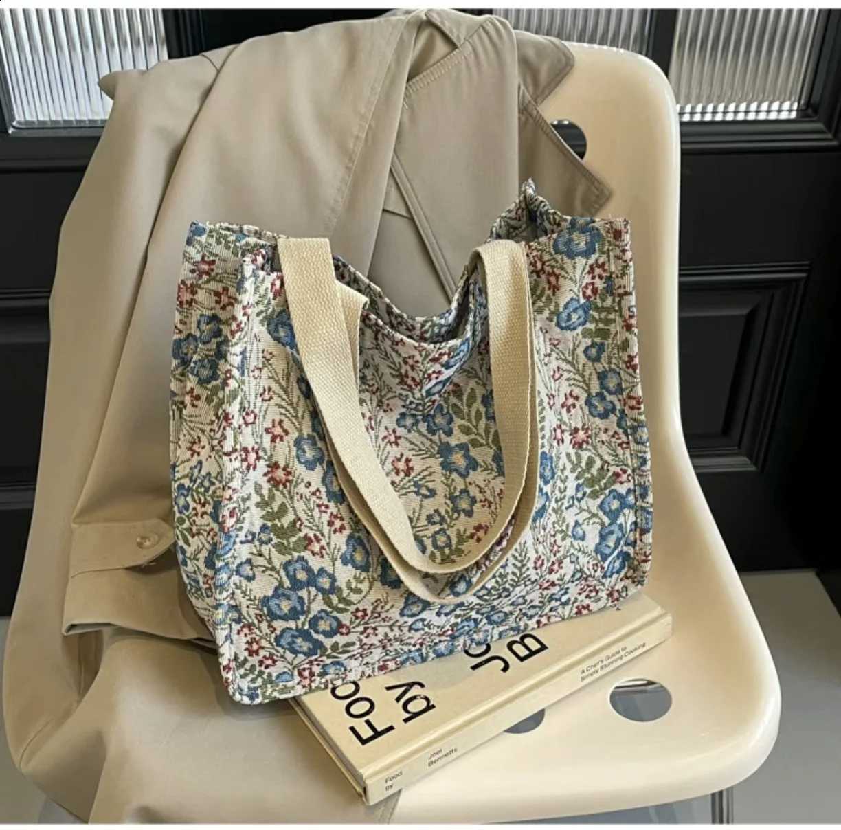 Large Capacity Floral Canvas Tote Bag 2026 New Women Single Shoulder Handbag Creative Print Casual Daily Shopping Student Bag H260916