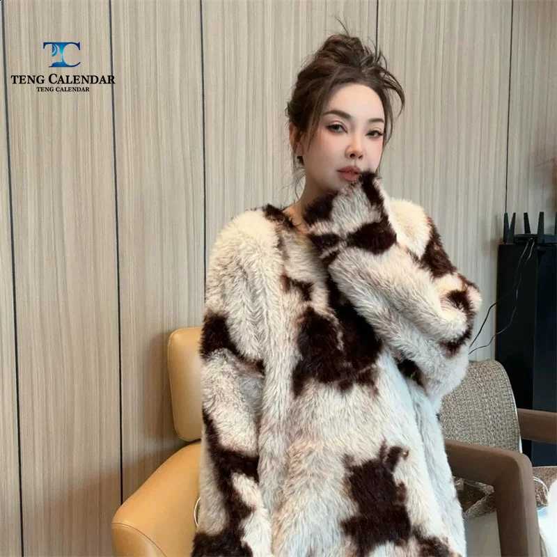 European Plush Style Top Design with Thick Tie Dye V-neck Plush Shirt Trend Women's 2026 Winter New Style J260916