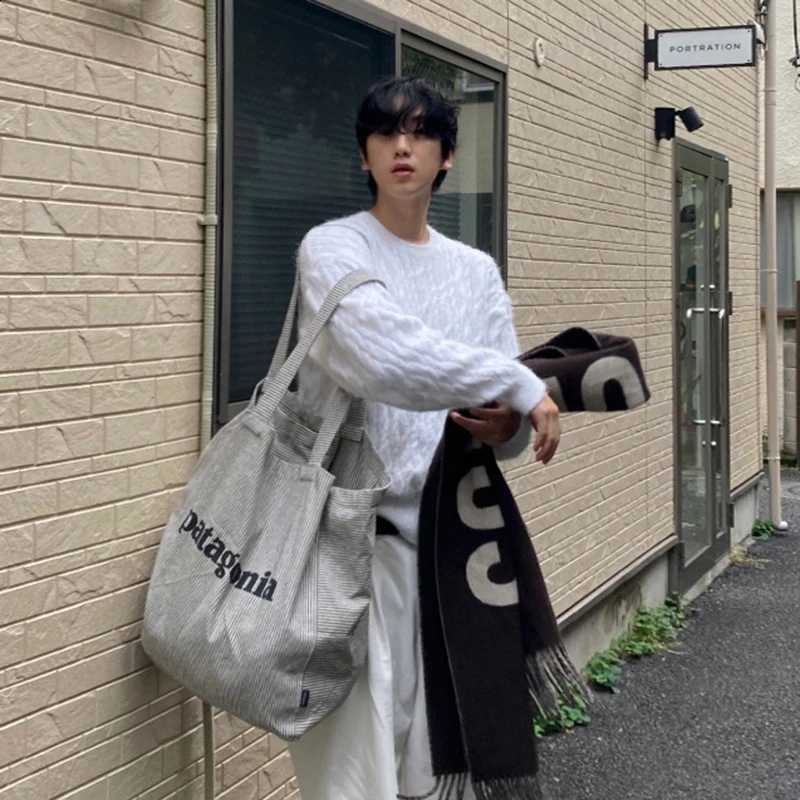 Color WTHT Fashion Men's Solid Knit Texture Casual Keep Warm Sweater Trendy Round Collar Loose Pullover Male 2025 Winter 2A2508 J260916