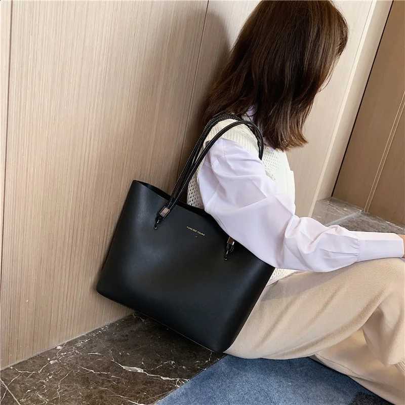 Black PU Tote Bag 2026 New Women's High Capacity Minimalist Zipper Shoulder Bag Classic Fashion Classroom Commuter Handbag H260916